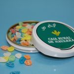 Latas metálicas con caramelos y gominolas